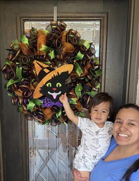 Black cat Halloween wreath with Oralia and her son